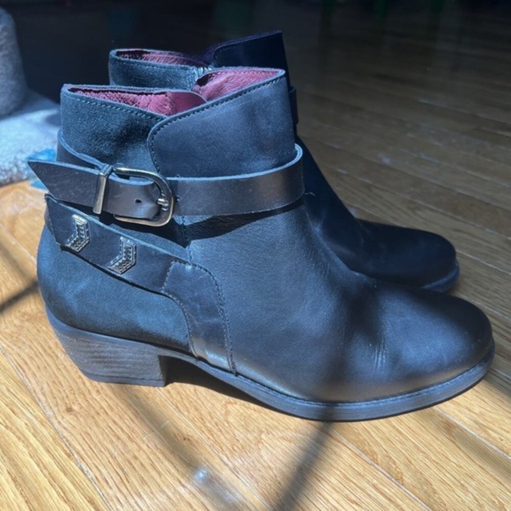 Umberto Raffini April Black Leather‎ Suede Ankle Boots Buckle Strap Size 39 8.5